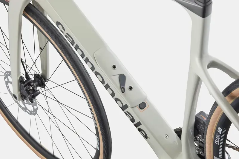 Cannondale Synapse Carbon 4 Endurance Bike in Chalk-6
