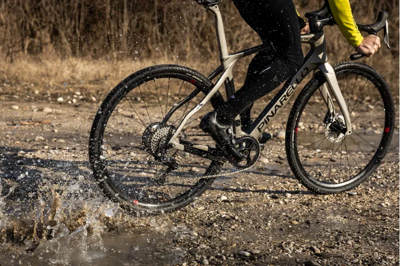 Pinarello Grevil F5 GRX610 Gravel Bike - Grey-12